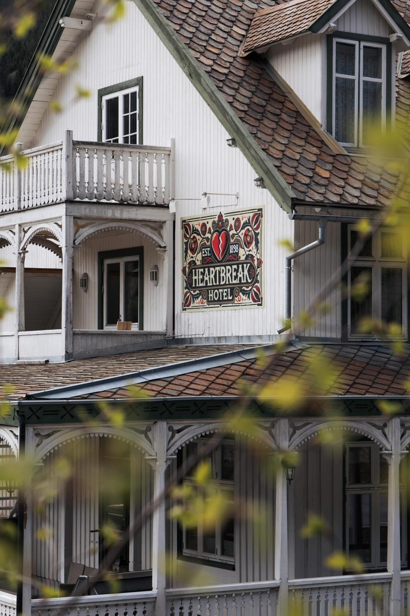Heartbreak Hotel Nedre Heidal Exterior photo